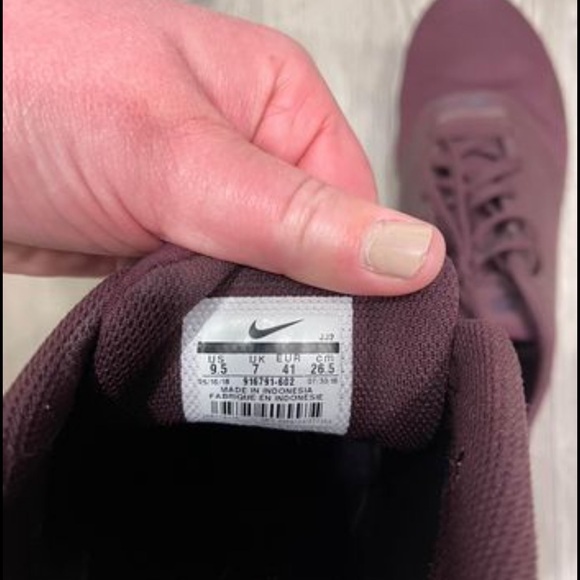 Womens Nike Air Max Tavas 9.5 - Picture 4 of 4